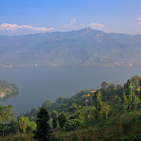 Над озером в Покхаре
